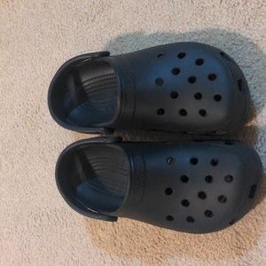 Black Crocs size 9